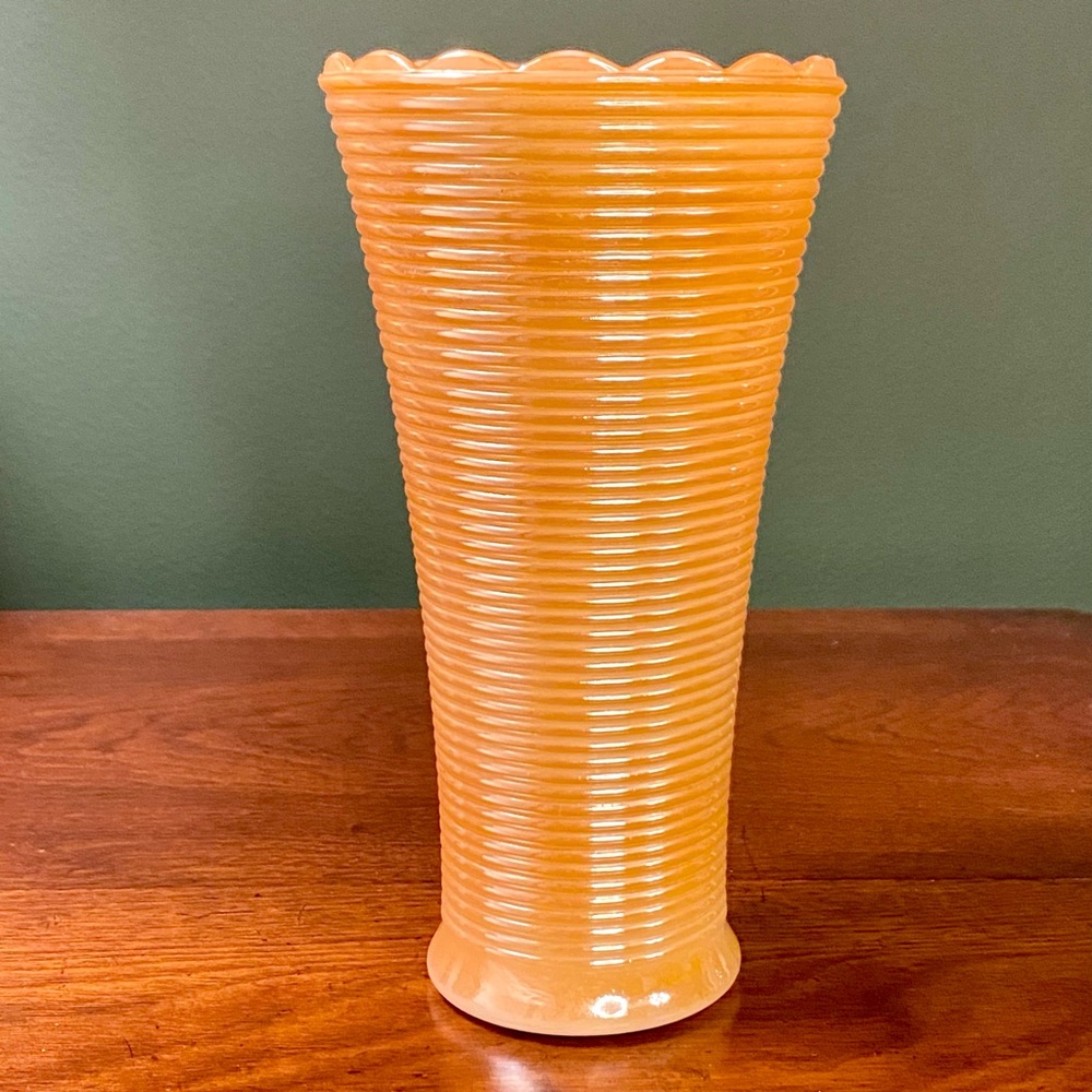 Vintage Anchor Hocking Fire King iridescent‎ peach lustre vase